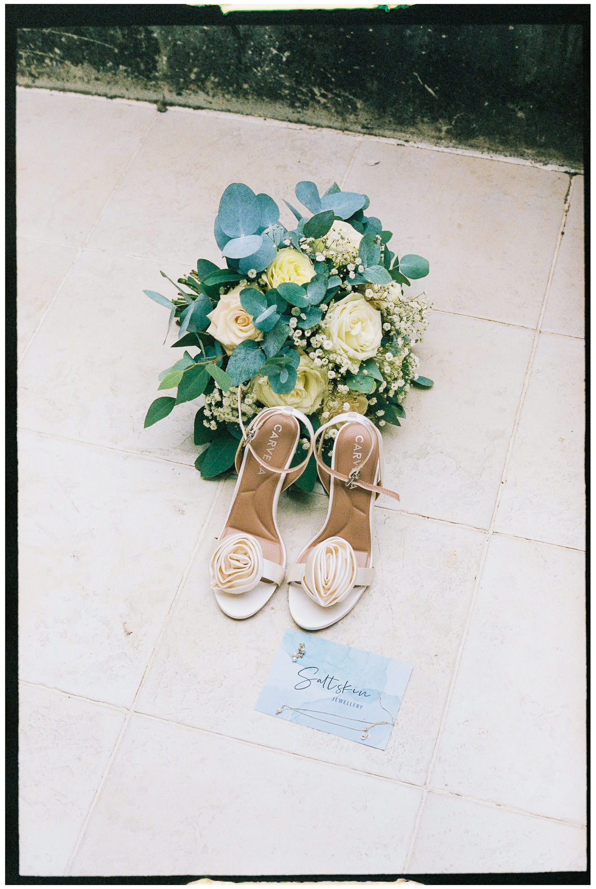 FRANCE WEDDING ON ANALOGUE FILM CHATEAU DE LA VALOUZE 038 FRANCE WEDDING ON ANALOGUE FILM CHATEAU DE LA VALOUZE 038
